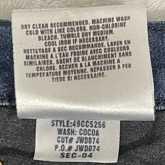 Joe’s Jeans Cocoa Wash Denim Distressed Shorts - Picture 6 of 7